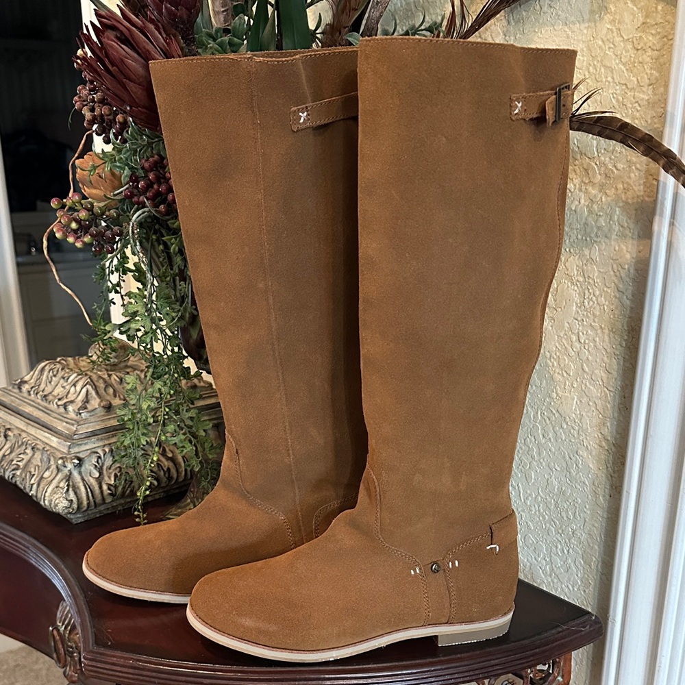 NWOT Reef  Tan Suede Knee Boots